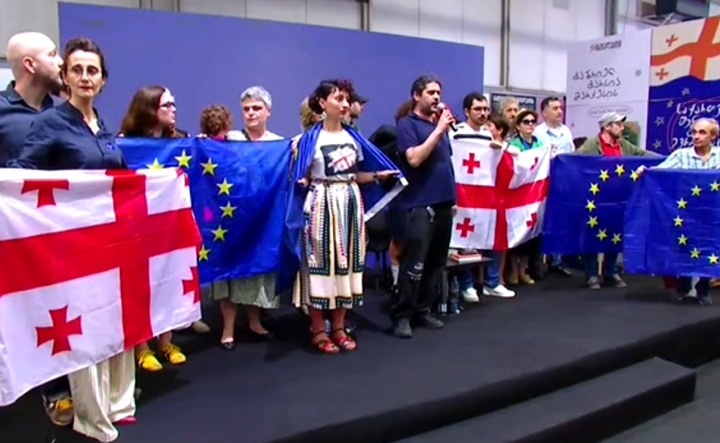 ლიტერატურული სამყარო ერთიანია - თბილისის წიგნის ფესტივალზე გამომცემლებმა და მწერლებმა რუსული კანონი გააპროტესტეს