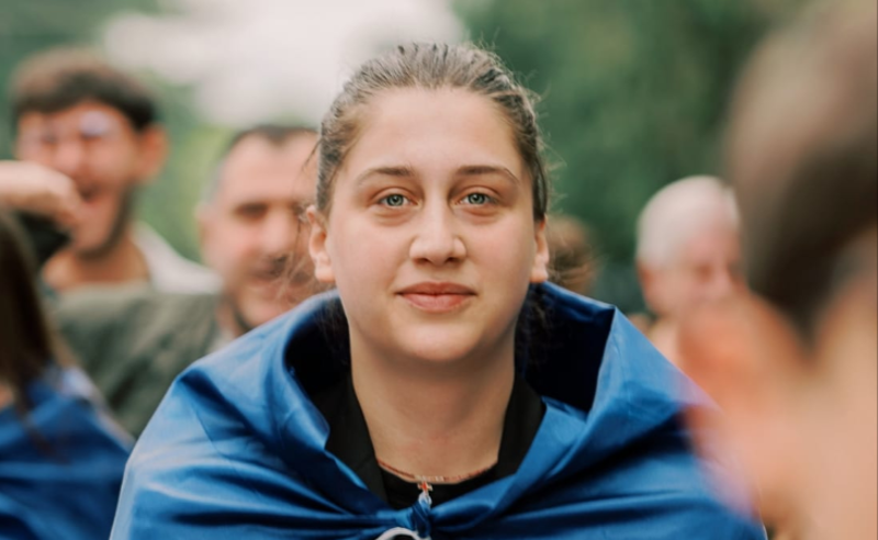 "დროას" წევრი მარიამ სიჭინავა ზონდერებმა მცირეწლოვანი შვილის თვალწინი სცემეს