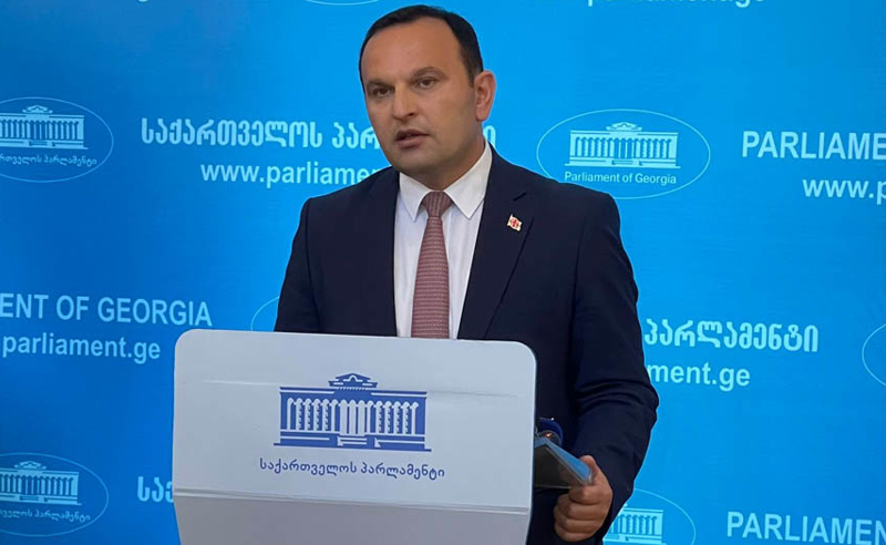 მანჯგალაძე ხელისუფლებას: როგორ შეიძლება ხელისუფლების ამოცანა ყოველდღიურად საკუთარი მოსახლეობის დაღლა, დაშინება და დეზინფორმირება იყოს - ამას ემსახურება თქვენი ყველა განცხადება.