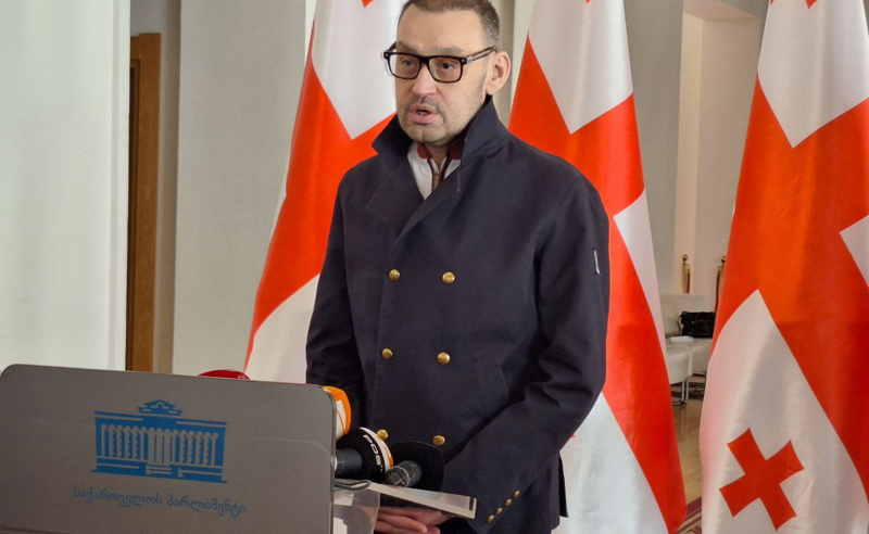 თვალს ვადევნებდი კონგრესში მოსმენას და ყურში ჩამესმოდა: „ჰა, შენ კიკუ, თუმანი და გაიხადე“ - გაიხადეს სულგაყიდულმა ადამიანებმა - ოდიშარია