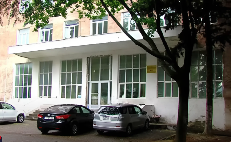 120-ე სკოლის რეაბილიტაცია 2 წელია გრძელდება - მშობლები დახმარებას ითხოვენ