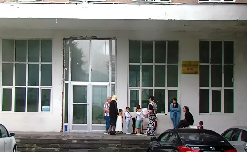 უფუნქციოდ დარჩენილი სკოლა და მოსწავლეები - თბილისის 120 სკოლა 2 წელია დაკეტილია