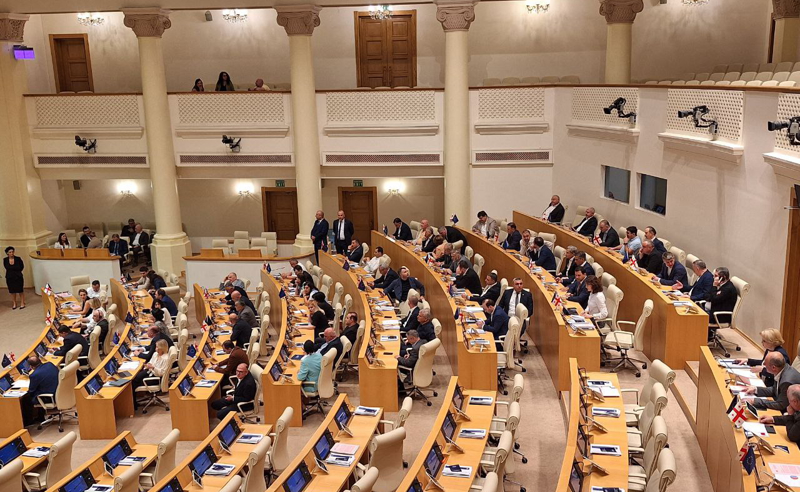 ორი უშედეგო მცდელობა და არცერთხელ გახსნილი სხდომა - "ოცნებამ" ქვორუმისთვის საჭირო ხმები ვერ მოაგროვა