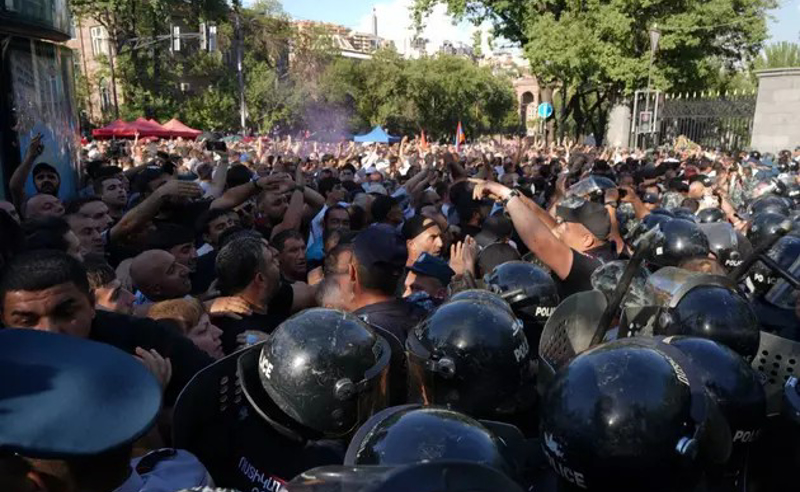 ერევანში მთავრობის საწინააღმდეგო აქციებზე 60 ადამიანი დააკავეს