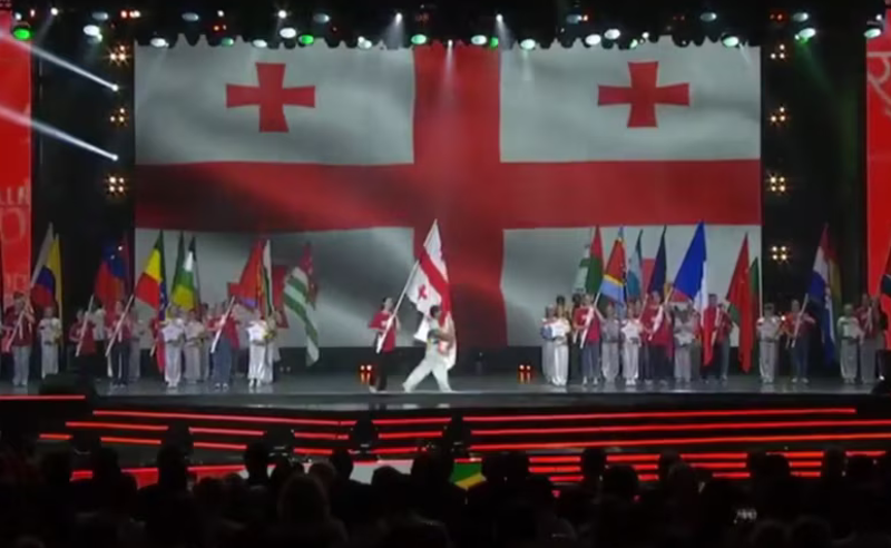 BRICS-ის თამაშებზე ოკუპირებული რეგიონების დროშებთან ერთად საქართველოს დროშაც გამოჩნდა