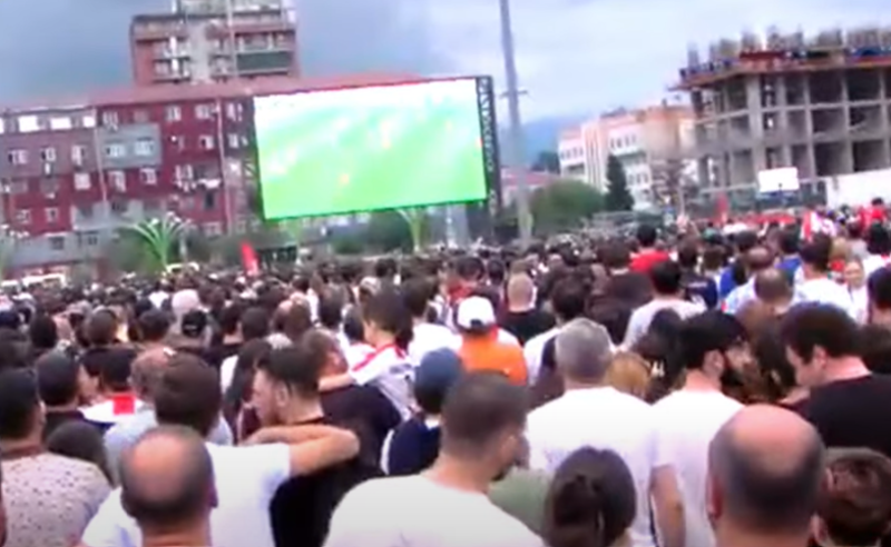 ისტორიულ მატჩს თვალს ბათუმიდანაც ადევნებენ - ზღვისპირა ქალაქის ცენტრი გადავსებულია