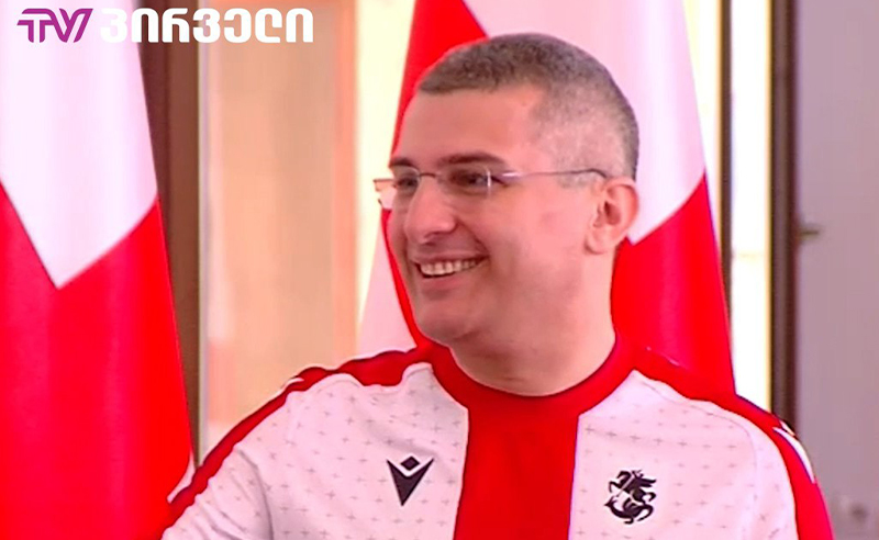 მდინარაძემ პარლამენტში იმღერა - "სანქციის არ გვეშინია" (ვიდეო)