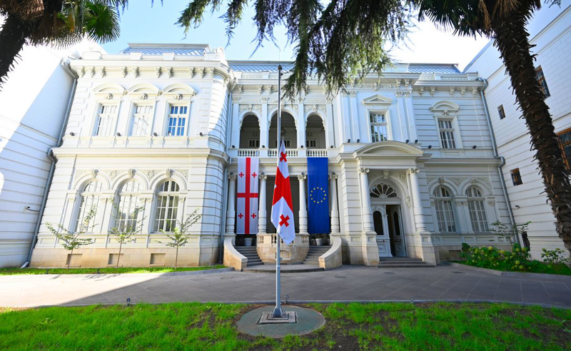 ორბელიანების სასახლეში პრეზიდენტის საპარლამენტო მდივნის ბრიფინგი ჩაინიშნა