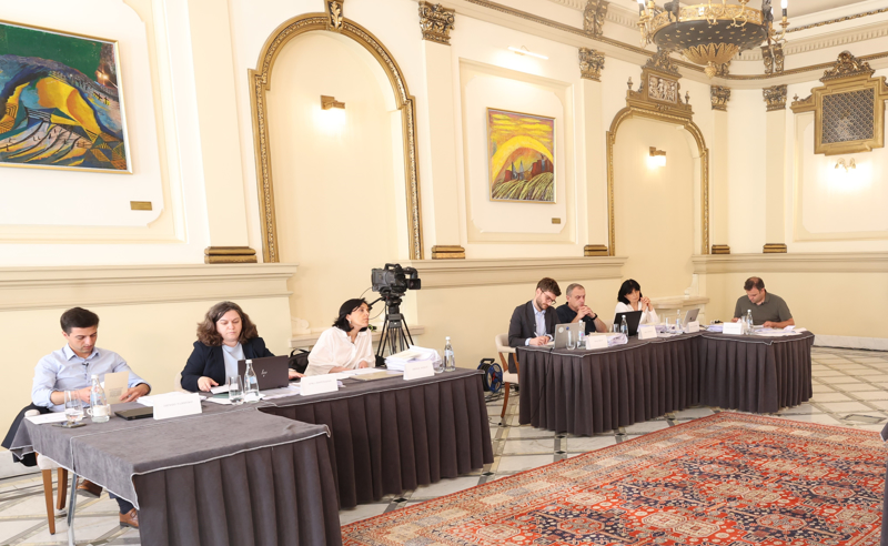შესარჩევმა კომისიამ განცხადებით მიმართა საქართველოს პრეზიდენტს და იუსტიციის უმაღლესი საბჭოს არამოსამართლე წევრად დანიშვნის მიზნით, რეკომენდაცია გაუწია გიორგი ბურჯანაძეს და კახა წიქარიშვილს