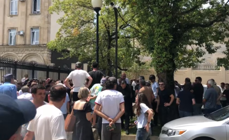 პროტესტი ოკუპირებულ აფხაზეთში - აქციის მონაწილეებსა და ე.წ. პოლიციას შორის შეტაკებებია