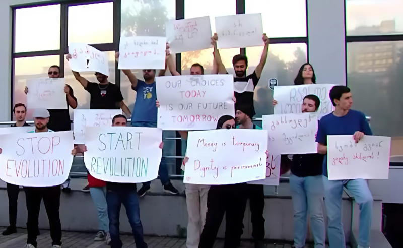 უწყვეტი პროტესტის მეოცე დღე - "ევოლუშენის" ხელმღვანელობას ულტიმატუმის ამოწურვამდე ერთი დღე რჩება