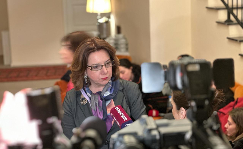კობახიძე შანსს არ უშვებს ხელიდან, შეხვდეს რუსეთის მაღალი ეშელონების წარმომადგენლებს, რომლებიც ალბათ ინსტრუქტაჟს უტარებენ მას - სამადაშვილი