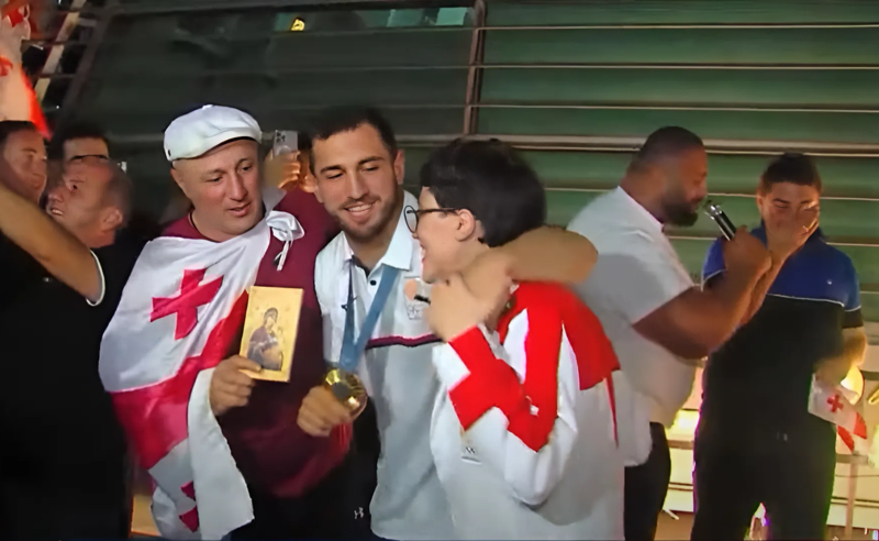 ერთი ოქრო და ორი ვერცხლი - ქართველ ოლიმპიელებს გულშემატკივრებმა თბილისში გრანდიოზული დახვედრა მოუწყვეს
