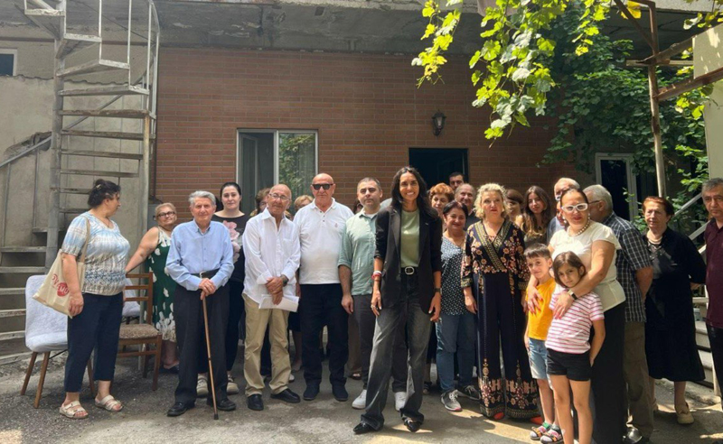 სოფო ჯაფარიძე ექიმების ჯგუფთან ერთად, მუხიანში იმყოფება და მოსახლეობას უფასო სამედიცინო კონსულტაციას უწევს