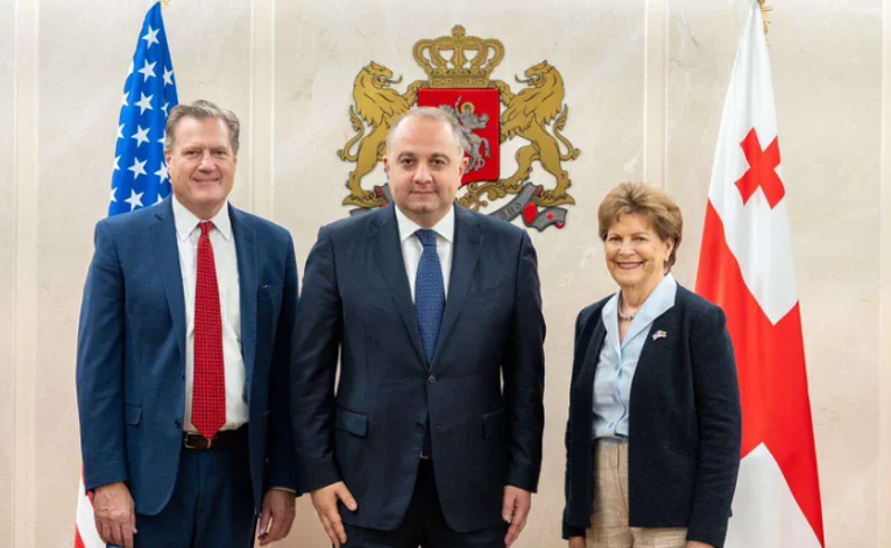"შეშფოთება გამოთქვეს საქართველოს მთავრობის ცრუ ნარატივების გამო" - ამერიკელი პოლიტიკოსები ჩიქოვანს შეხვდნენ