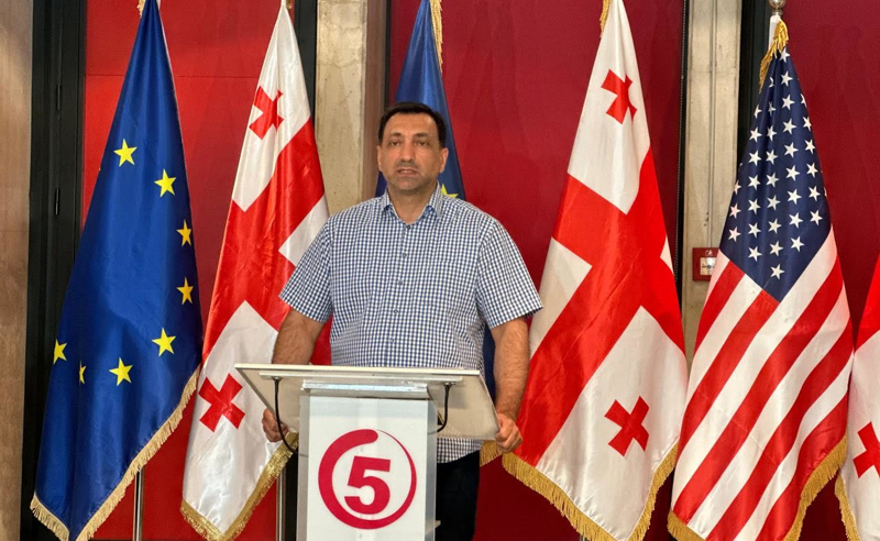 კობა ნაყოფია პარტიაში არ დაბრუნებულა, რადგან ის არც წასულა- ლევან ბეჟაშვილი