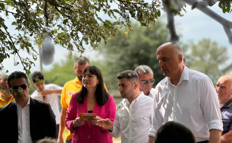 "ძლიერი საქართველოს" ლიდერები მარნეულში მოსახლეობას ხვდებიან