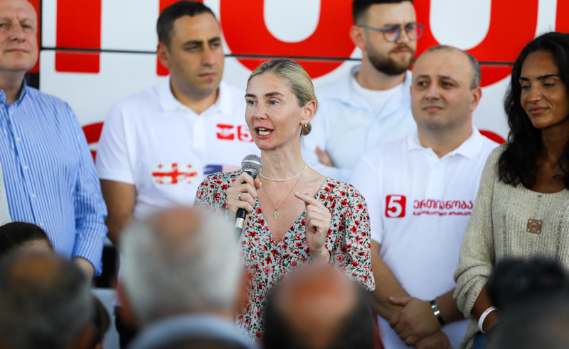 თინა ბოკუჩავა: აჭარიდან მინდა მივესალმო პრეზიდენტ სააკაშვილს, რომელიც ყოველთვის გვიყურებს და რომელსაც თქვენი იმედი აქვს და რომელიც თქვენთან ერთად ელის გამარჯვებას