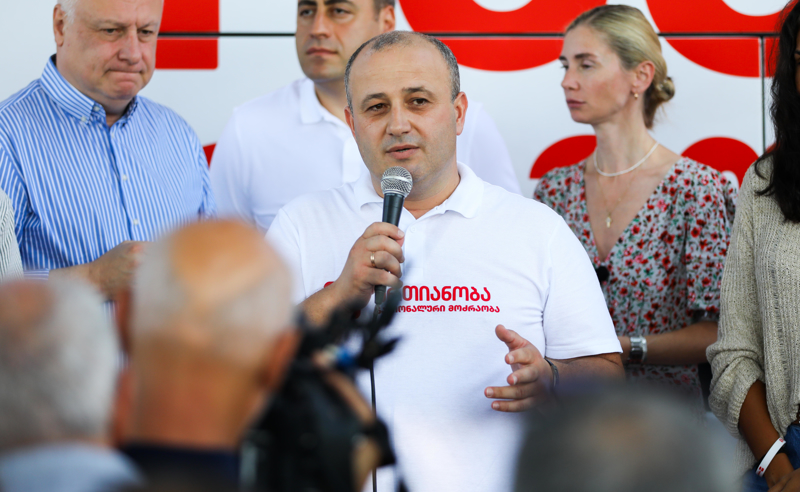 ბონდო თედორაძე: ჩვენ ამ არჩევნებში ვიმარჯვებთ! დავიბრუნებთ საქართველოს და გავუშვებთ რუსულ ხელისუფლებას, რომელიც 12 წელია ჯიჯგნის ჩვენს სახელმწიფოს და როდის წაიქცევა არავინ არ იცის,
