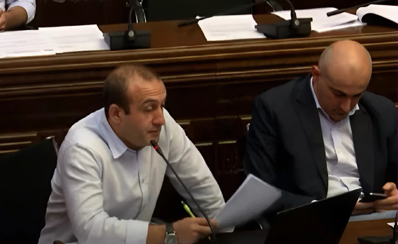 "გადახვედით ყველანაირ ზღვარს!" - ამნისტიის პროექტის განხილვა ხმაურის ფონზე მიმდინარეობს