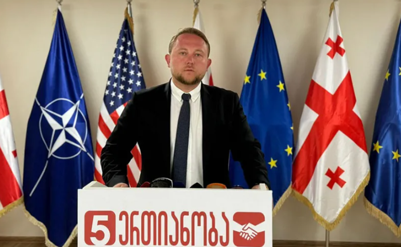 ვასო ურუშაძე: დეპუტატები, რომლებმაც „რუსული კანონი“ მიიღეს, თვითონ არ ასრულებენ სახელმწიფოს წინაშე მდგარ ვალდებულებას