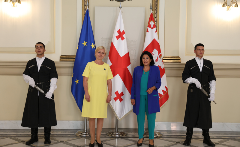საქართველოს პრეზიდენტს ესტონეთის რესპუბლიკის ელჩმა რწმუნებათა სიგელები გადასცა