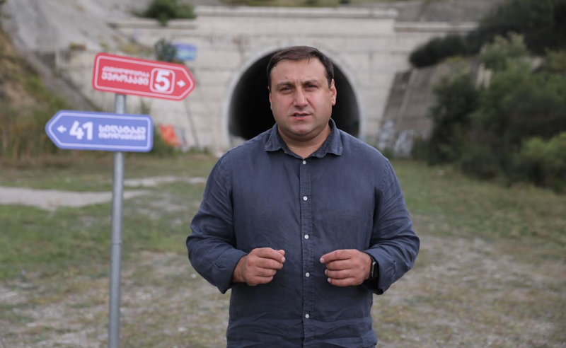 ''პროექტის შეჩერების გამო ოჯახები, შვილებთან ერთად, საათობით ატარებენ დროს საცობებში''- ლაშა ფარულავა