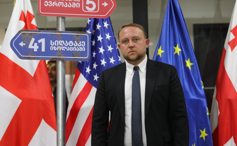 წლებია ივანიშვილის მაფიოზური კლანური მმართველობა აყალიბებს კორუფციულ პირამიდას, სადაც ის კომპანიები და ბიზნესორგანიზაციები არიან პრივილეგირებულ მდგომარეობაში, რომლებიც მმართველ პარტიას ფულს სწირავენ - ურუშაძე