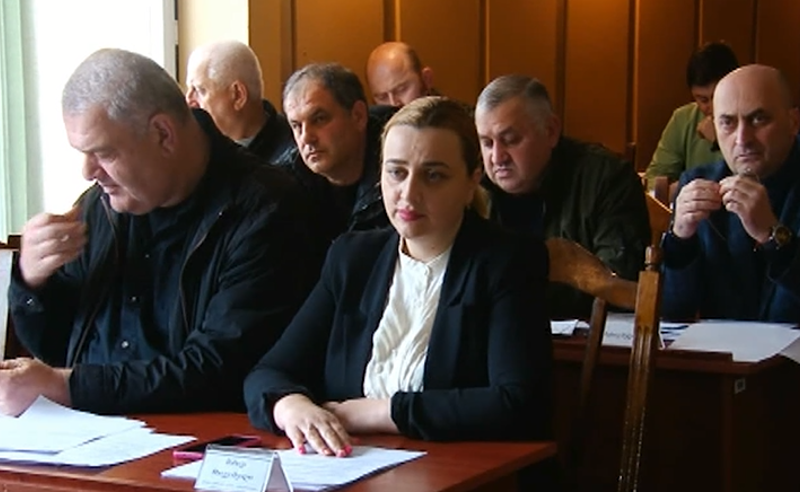 "ოცნება" წინასაარჩევნოდ მორჩილ პედაგოგებს წამყვანი მასწავლებლის სტატუსით "აჯილდოებს"