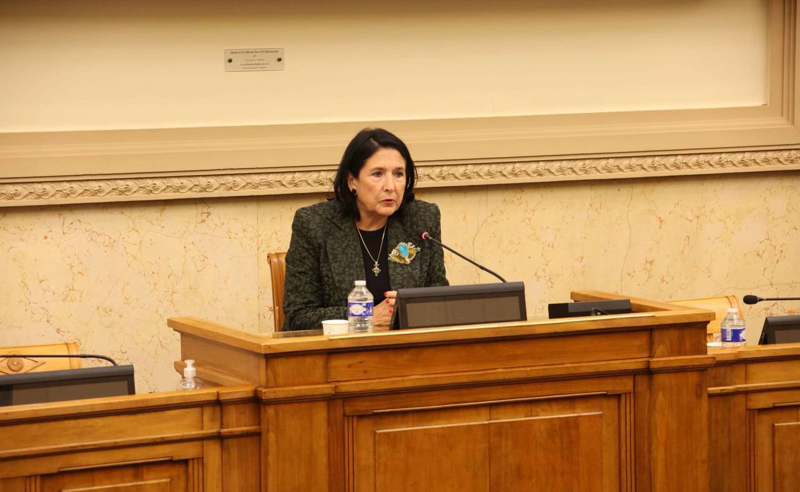 პრეზიდენტი: ივანიშვილმა ომი გამოუცხადა პარტნიორებს, რათა მოსკოვის გვერდით დამდგარიყო
