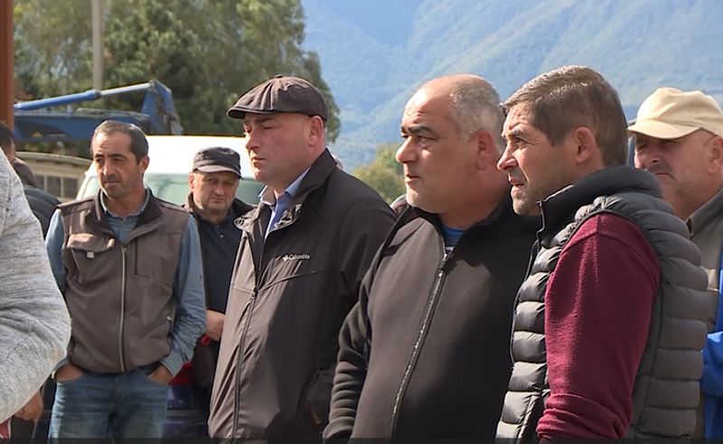 ხაშურში ევროკავშირის მიერ დაფინანსებული პროექტი გაჩერდა - რას ითხოვენ გაფიცული თანამშრომლები