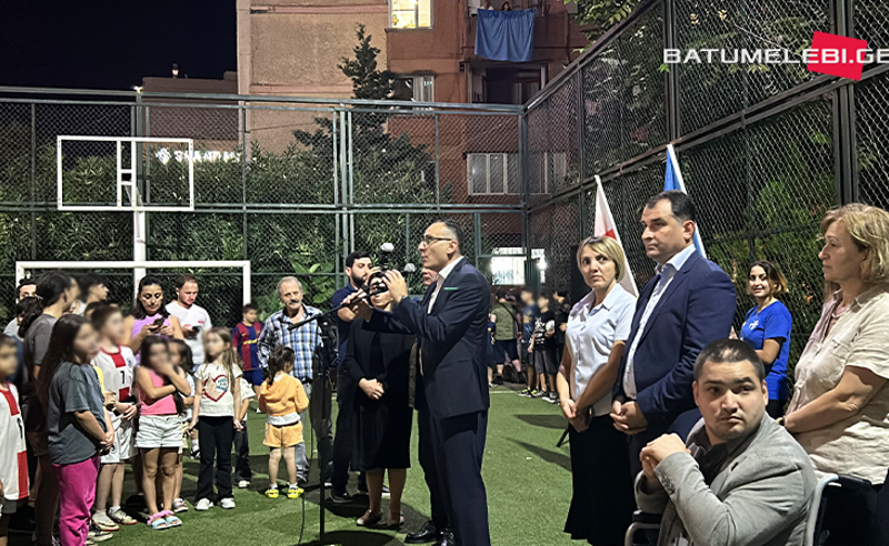 ბათუმელები: „ოცნება“ ომით ბათუმში უკვე ბავშვებსაც აშინებს