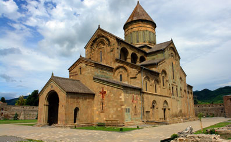 სვეტიცხოვლობის დღესასწაულთან დაკავშირებით სადღესასწაულო საღვთო ლიტურგია მიმდინარეობს