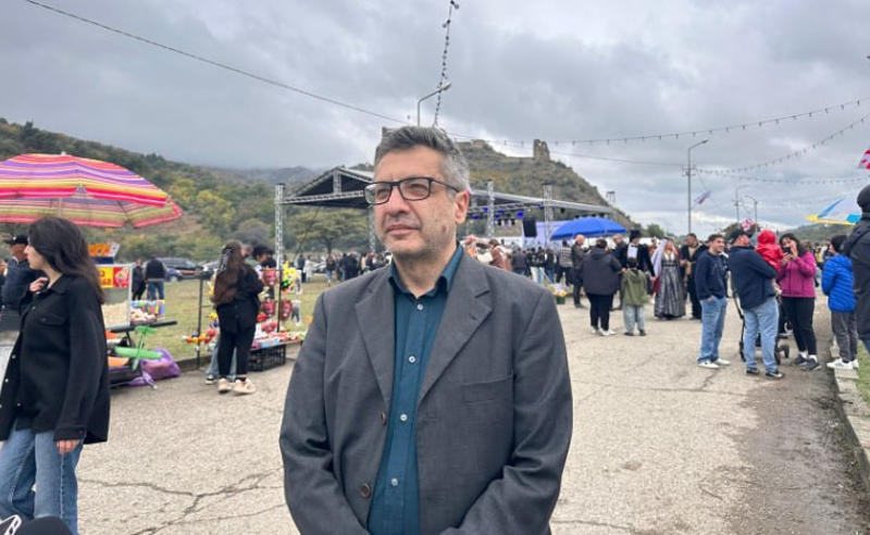 კვართი ერთიანობის სიმბოლოა და ქართველმა ხალხმა ერთიანობით უნდა გავიმარჯვოთ 26 ოქტომბერს - ლაშა ბაქრაძე