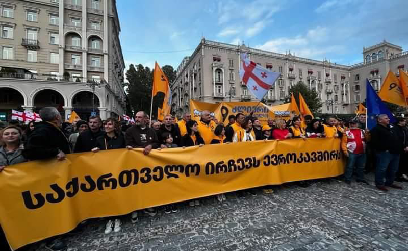"ოცნება" გასაშვებია და ქვეყანა კოალიციურმა მთავრობამ უნდა მართოს - მამუკა ხაზარაძე
