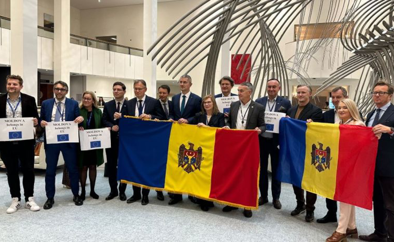 "ევროპარლამენტარები მოლდოვის გვერდით დგანან! ჩვენ გვჯერა მისი ევროპული მომავლის" - აუსტრევიჩუსი