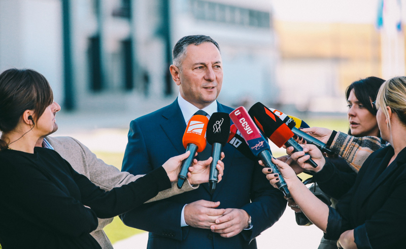 გომელაურის აღიარება: ბრძანებებს მე გავცემ - გაზზეც, წყლის ჭავლზეც, ყველაფერზე