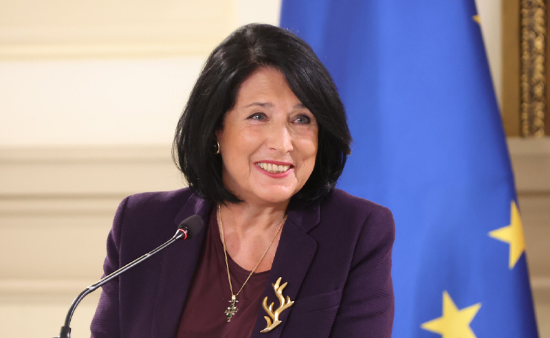 პრეზიდენტის ადმინისტრაციასთან სტუდენტები მივიდნენ - ზურაბიშვილთან მიდიან დამკვირვებლებიც