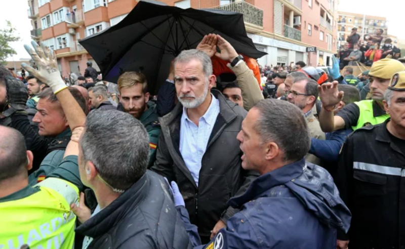 ვალენსიაში ესპანეთის მეფეს ტალახი ესროლეს