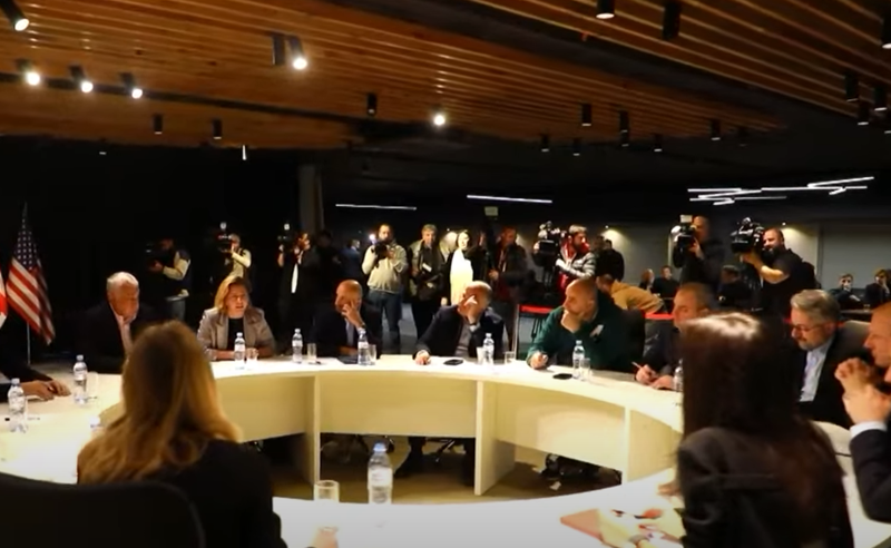 ოპოზიციური პარტიების ლიდერები შეხვედრას მართავენ