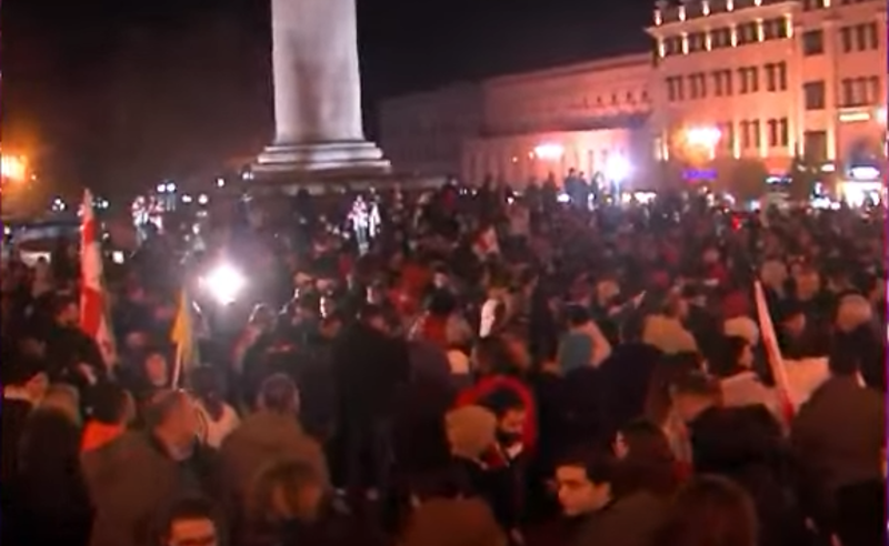 თავისუფლების მოედანი გადაიკეტა - მოქალაქეები საპროტესტო მსვლელობისთვის ემზადებიან