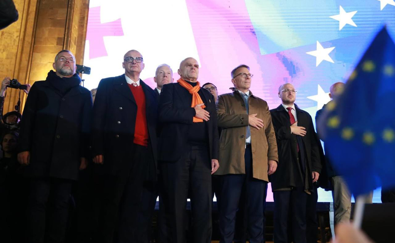 ევროპელი პოლიტიკოსების მწვავე გზავნილები რუსთაველის გამზირიდან და "ოცნების" ისტერია