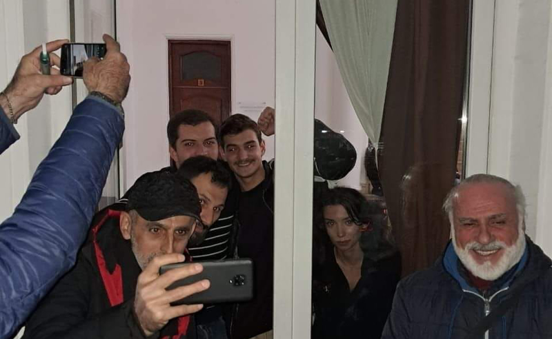 “ბსუ-ში  სტუდენტები უნივერსიტეტს მოუწოდებენ გამოცოცხლებისკენ!  სულ სხვა თაობა დგას ყინვაში ფანჯარასთან და დარაჯობს სტუდენტებს“