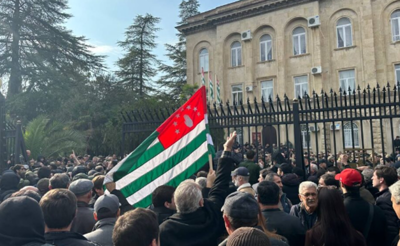 Abxaziyada baş verənləri Tiflis təşkil edir?