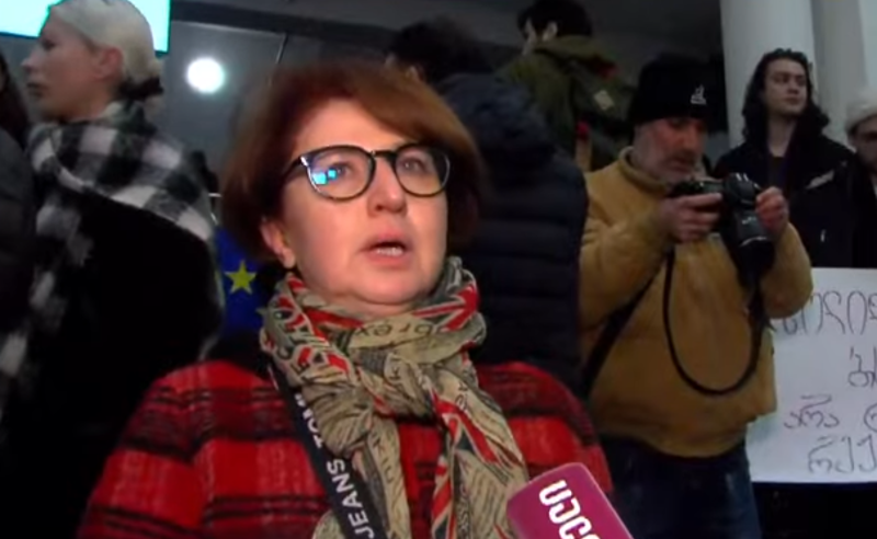 "აქ დგომა უფრო მეტია, ვიდრე აუდიტორიაში ჩატარებული ლექცია" - პროფესორები საპროტესტო აქციას უერთდებიან