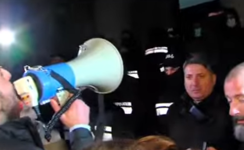სტუდენტებმა საპროტესტო მარშით თსუს მეორე კორპუსის შესასვლელთან გადაინაცვლეს