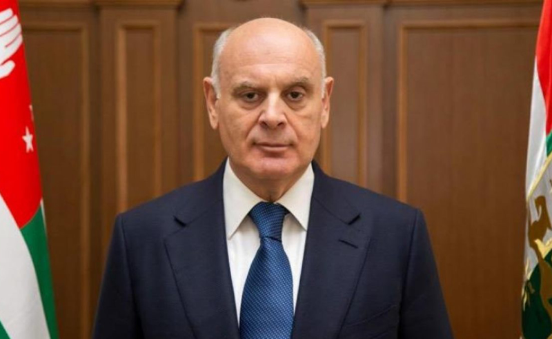 "აფხაზეთის ხელისუფლება, პრეზიდენტი, ვიცე-პრეზიდენტი, პრემიერი და მთელი გუნდი ადგილზეა და აგრძელებს მუშაობას" - ბჟანია