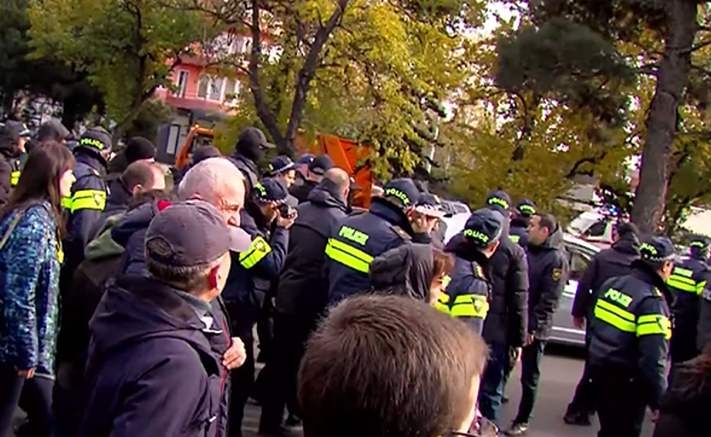 პოლიციამ, სავარაუდოდ, აქციის მონაწილეების დაკავება დაიწყო