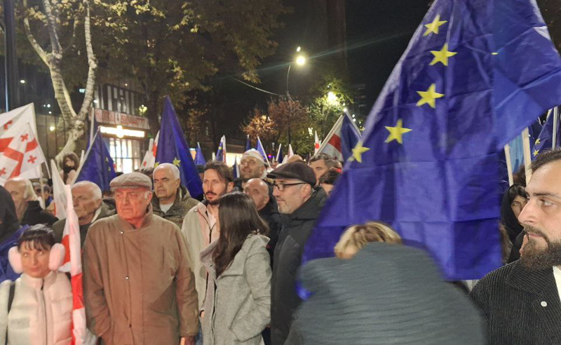 აქციის მონაწილეები პარლამენტიდან თსუ-კენ დაიძრნენ