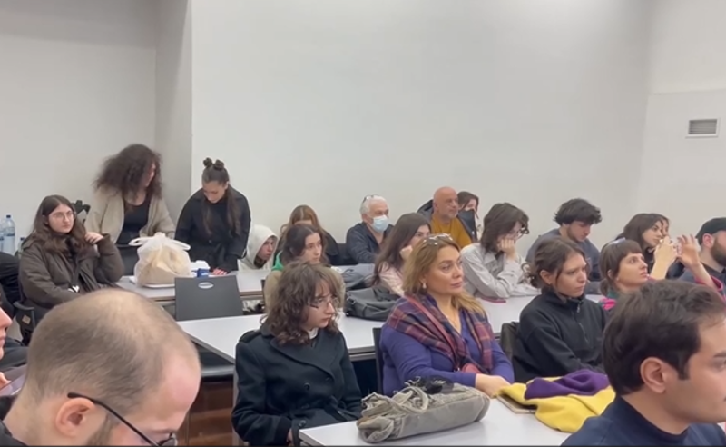საჯარო ლექცია თსუ-ში - ჯაბა სამუშია სტუდენტებს არ შეხვდა 